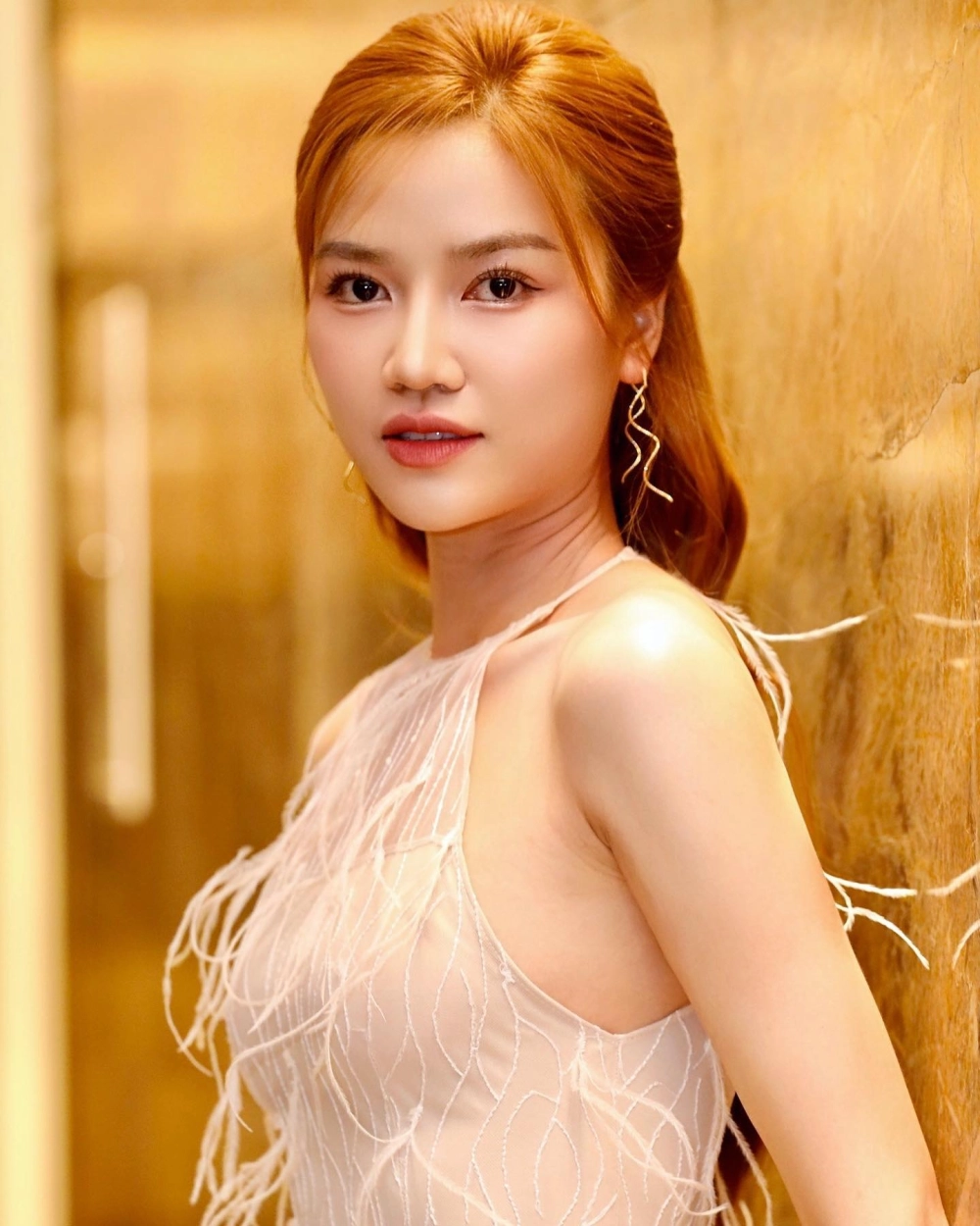 Diễn Viên Anh Đào Cao Bảo Nhiều với chiều cao lý tưởng, cô luôn nổi bật trên màn ảnh