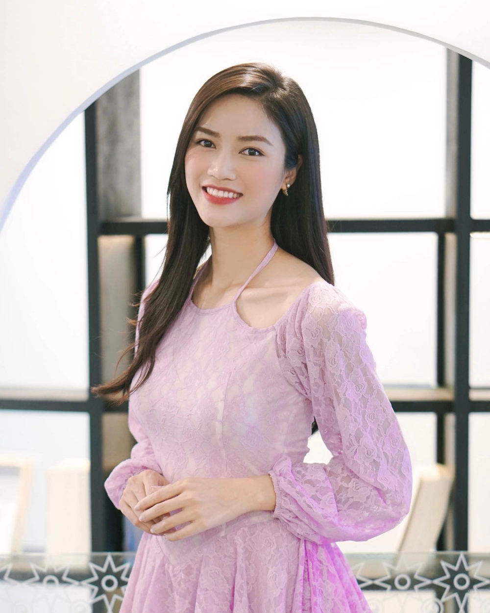 Diễn Viên Phương Anh Đào gây ấn tượng với vẻ đẹp thanh tú và lối diễn xuất tự nhiên