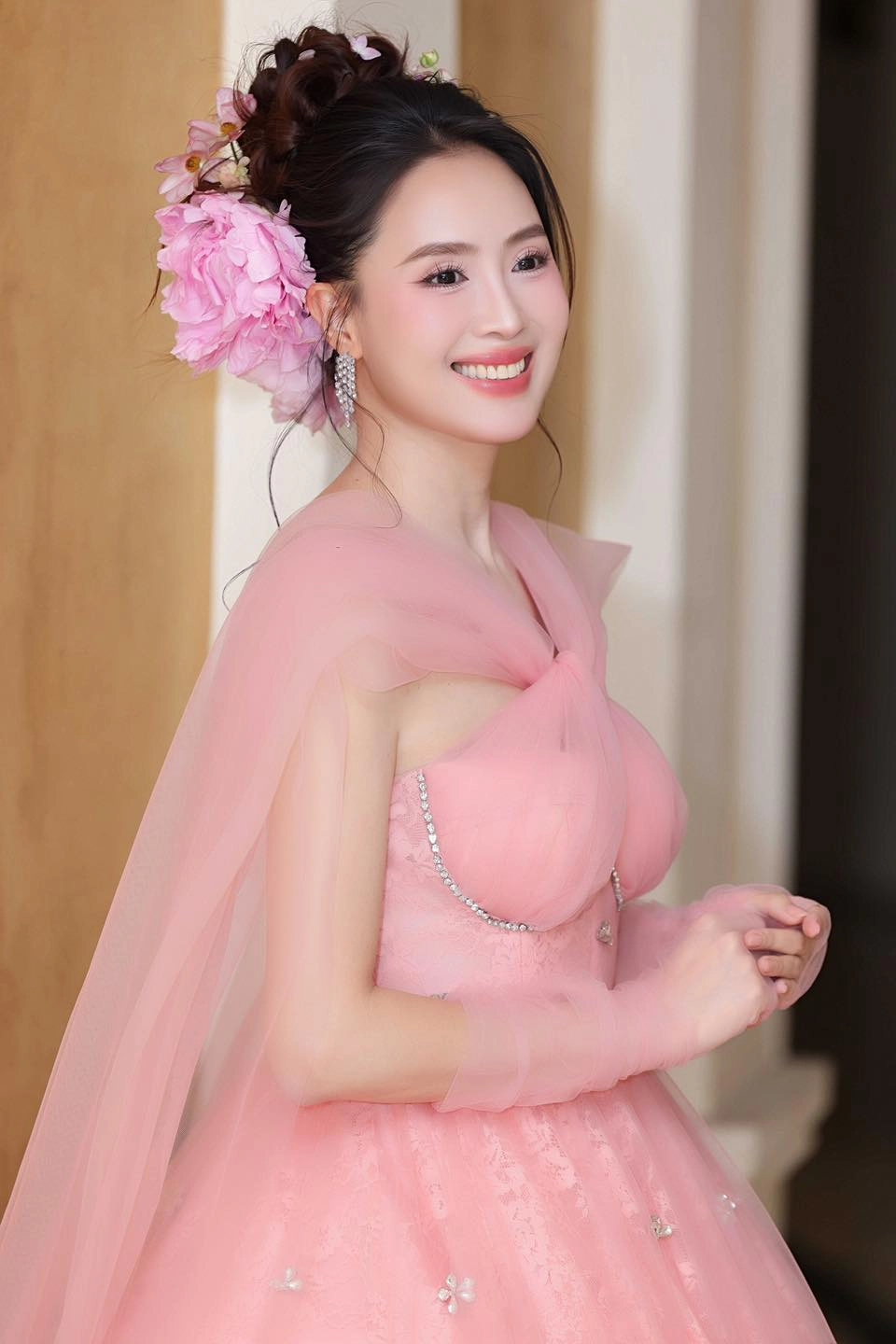 Diễn Viên Hồng Diễm nữ diễn viên tài năng với nhan sắc dịu dàng cuốn hút