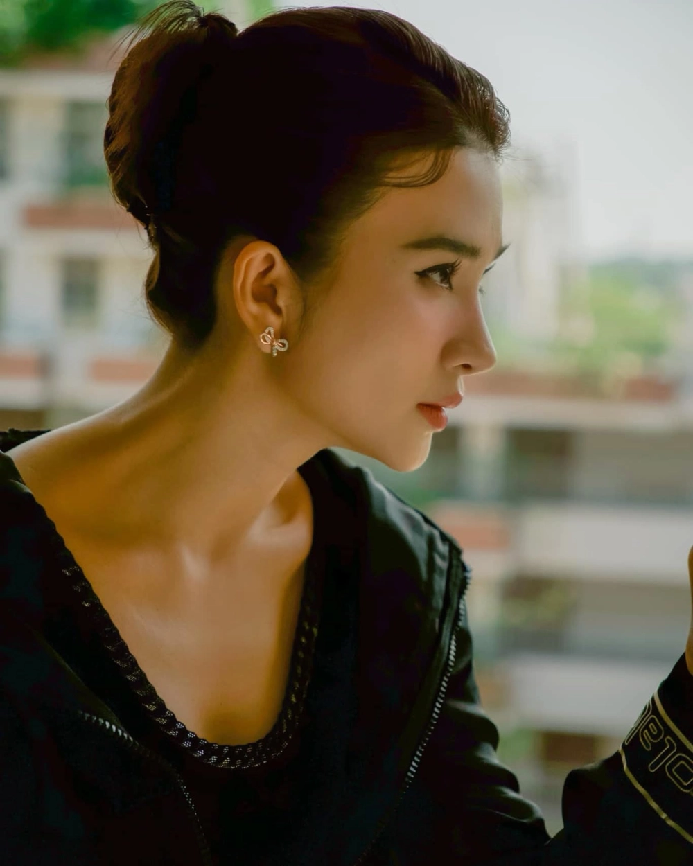 Cuộc Đời Diễn Viên Kim Tuyến hành trình từ diễn viên trẻ đến ngôi sao màn ảnh