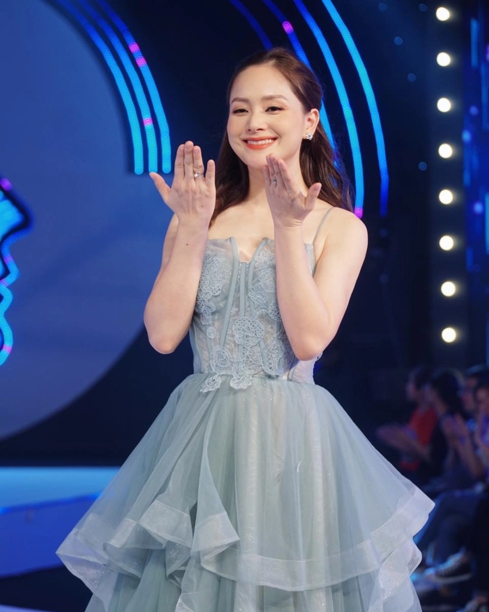 Diễn Viên Lan Phương Chiều Cao cô có chiều cao nổi bật giúp tỏa sáng trên màn ảnh