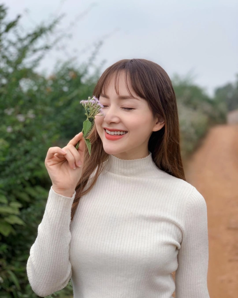 Diễn Viên Lan Phương Cho Con Bú khoảnh khắc làm mẹ đầy ý nghĩa và cảm xúc