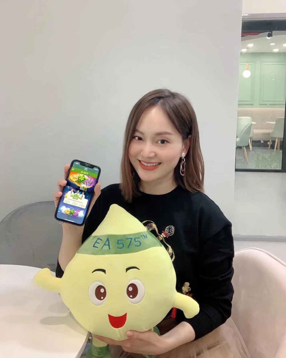 Diễn Viên Lan Phương Facebook nơi cập nhật hình ảnh và tin tức mới nhất của cô
