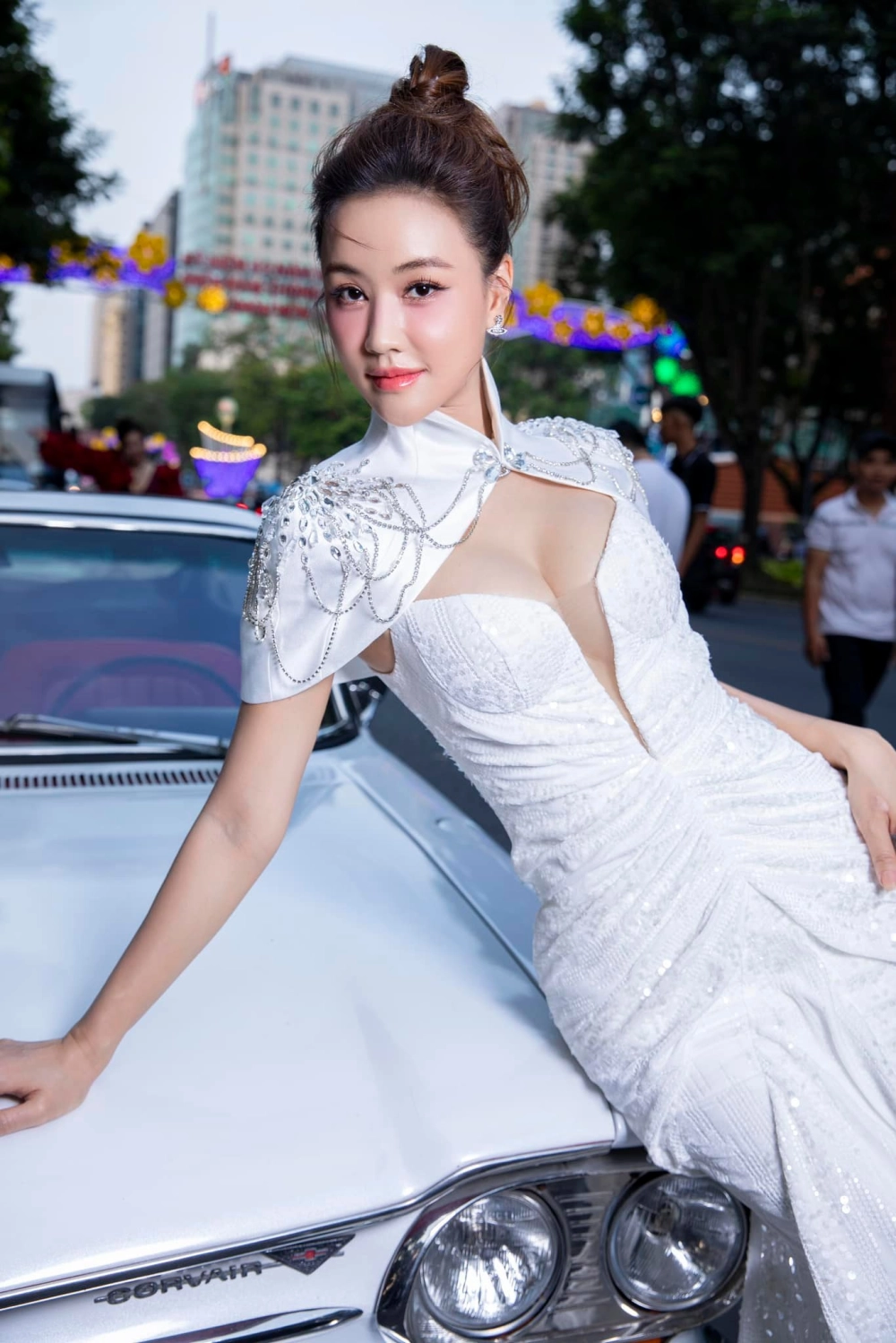 Mối quan hệ giữa diễn viên Maya và đại gia kim cương