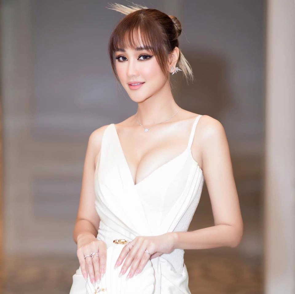 Tìm hiểu chiều cao diễn viên Maya