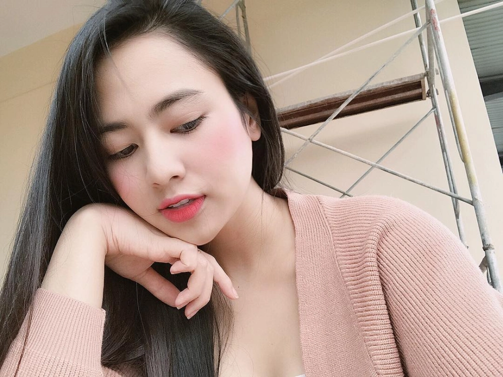 Diễn Viên Việt Hoa nữ diễn viên tài năng với nhiều vai diễn ấn tượng