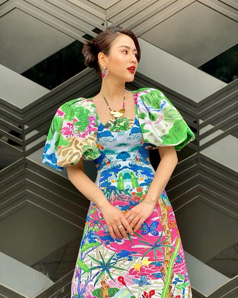 Tiểu Sử Của Diễn Viên Việt Hoa cuộc đời và sự nghiệp của nữ diễn viên tài năng