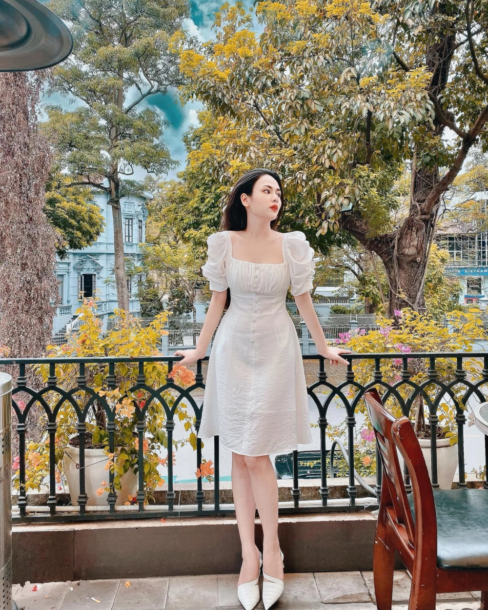 Diễn Viên Việt Hoa Mình Yêu Nhau Bình Yên Thôi ca khúc với sự góp mặt của cô