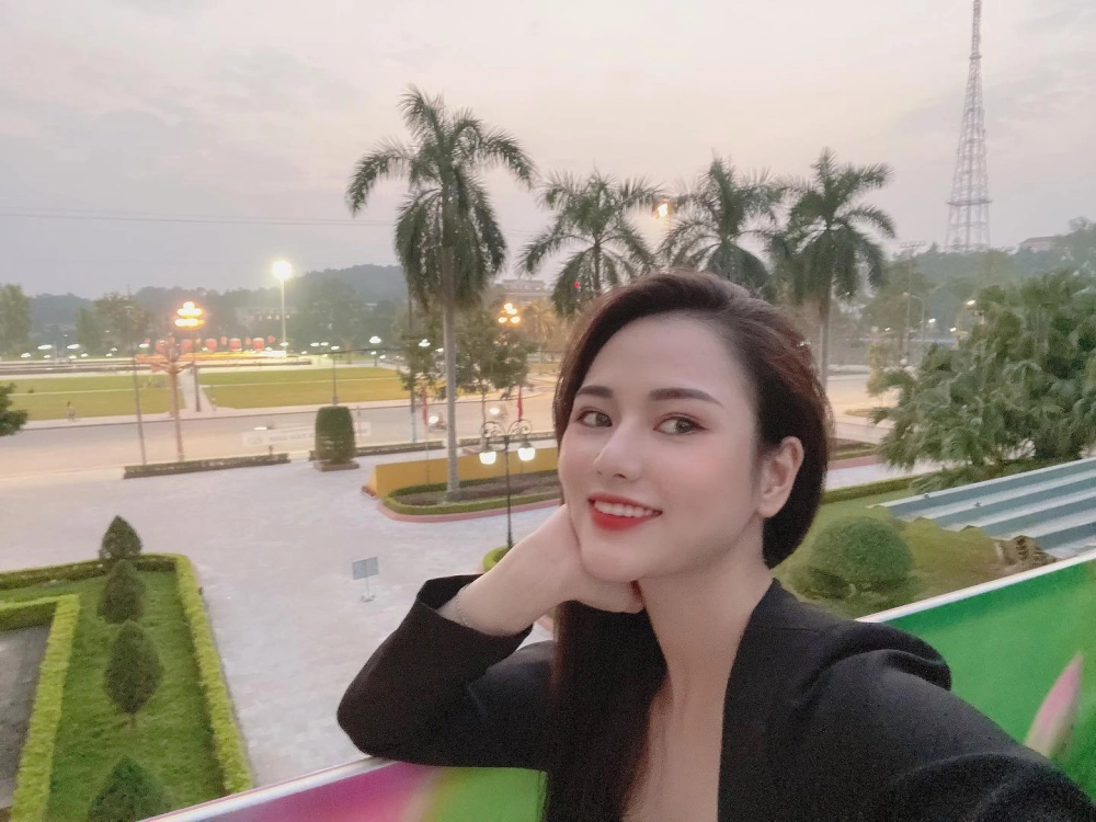 Nữ Diễn Viên Việt Hoa sở hữu diễn xuất đa dạng và đầy cảm xúc