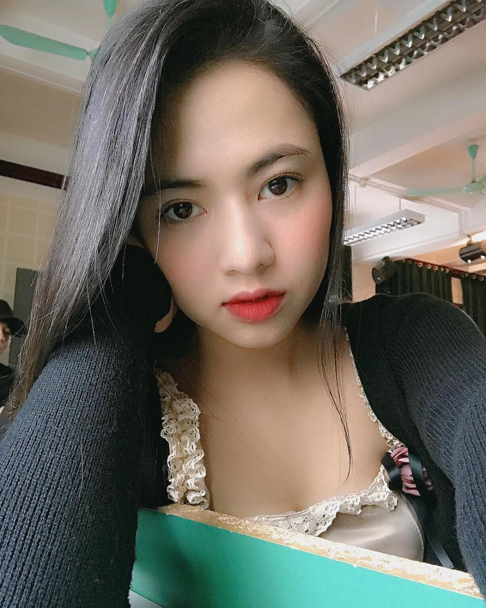 Diễn Viên Việt Hoa Sinh Năm Bao Nhiêu cô sinh năm 1996 với nhan sắc trẻ trung