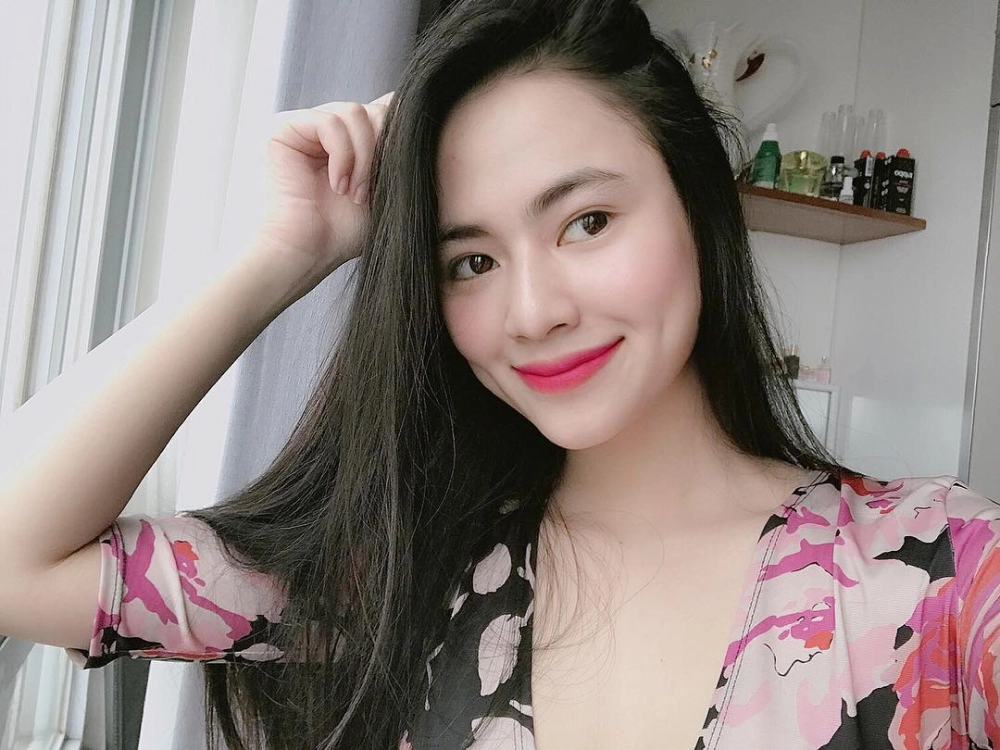 Diễn Viên Việt Hoa Phẫu Thuật Thẩm Mỹ nhan sắc tự nhiên hay có sự thay đổi?