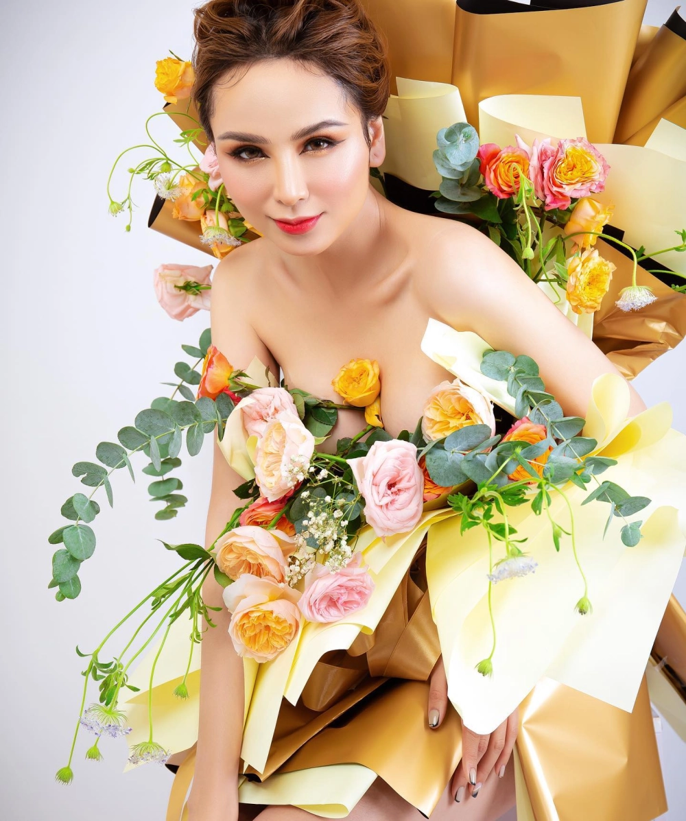 Hoa Hau Diem Huong Bikini quyến rũ với đường cong hoàn hảo