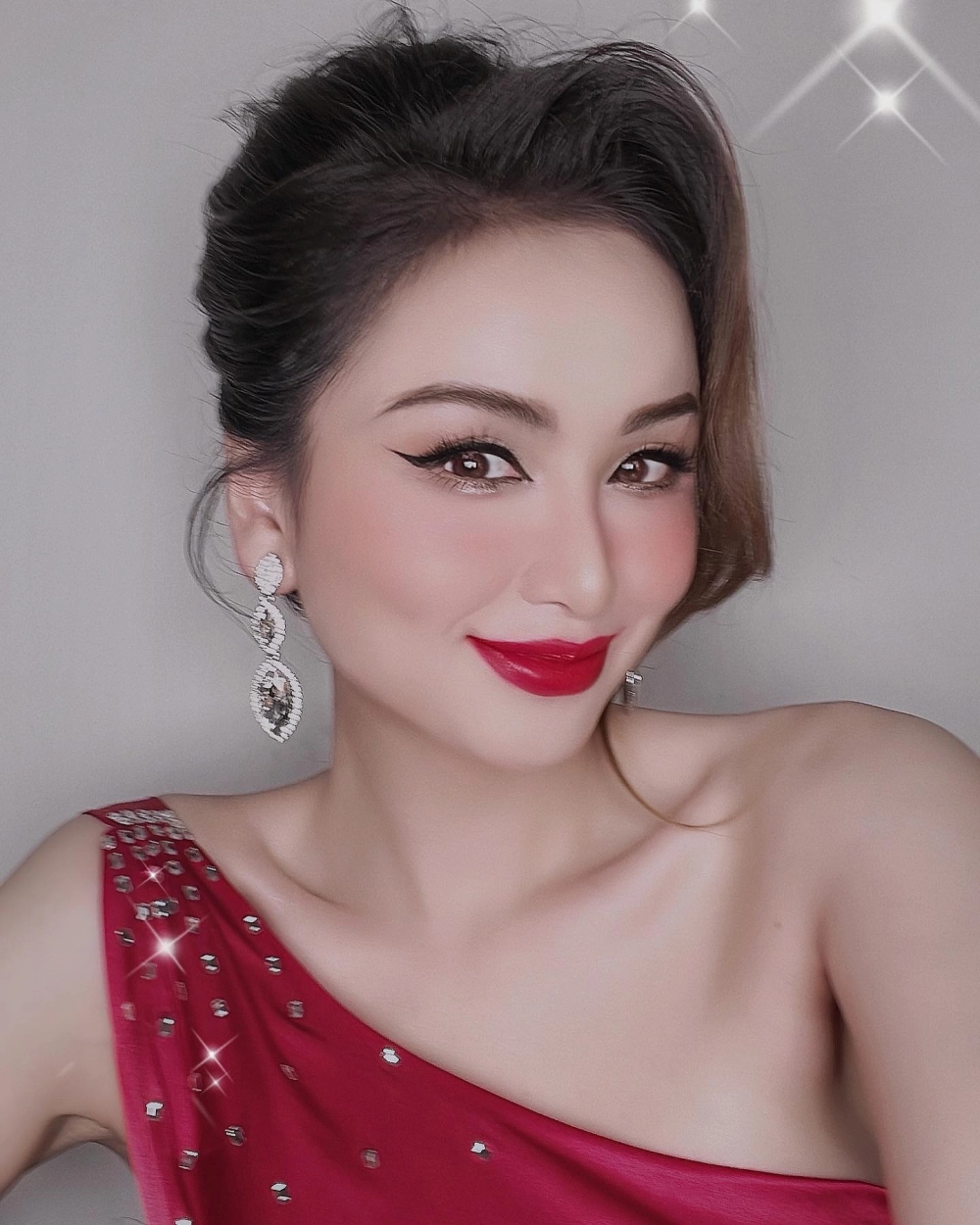 Hoa Hậu Diễm Hương Kết Hôn Lần 3 tin đồn về đời tư của cô luôn thu hút sự chú ý