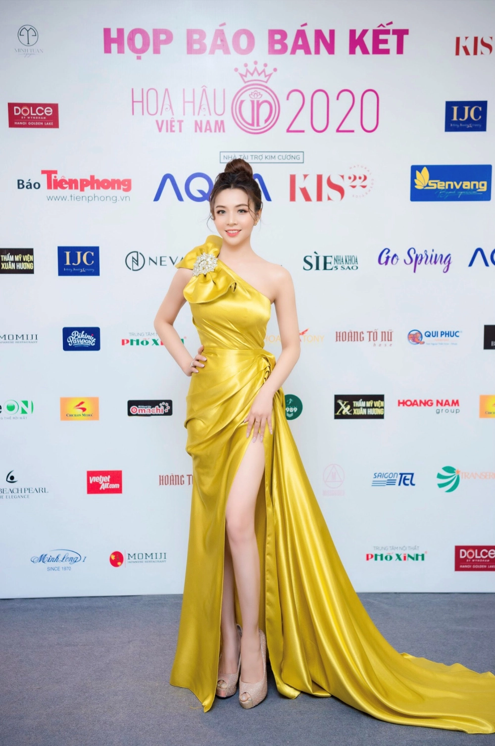 Chiều cao chính xác của Hoa Hậu Kim Thoa cao mét bao nhiêu