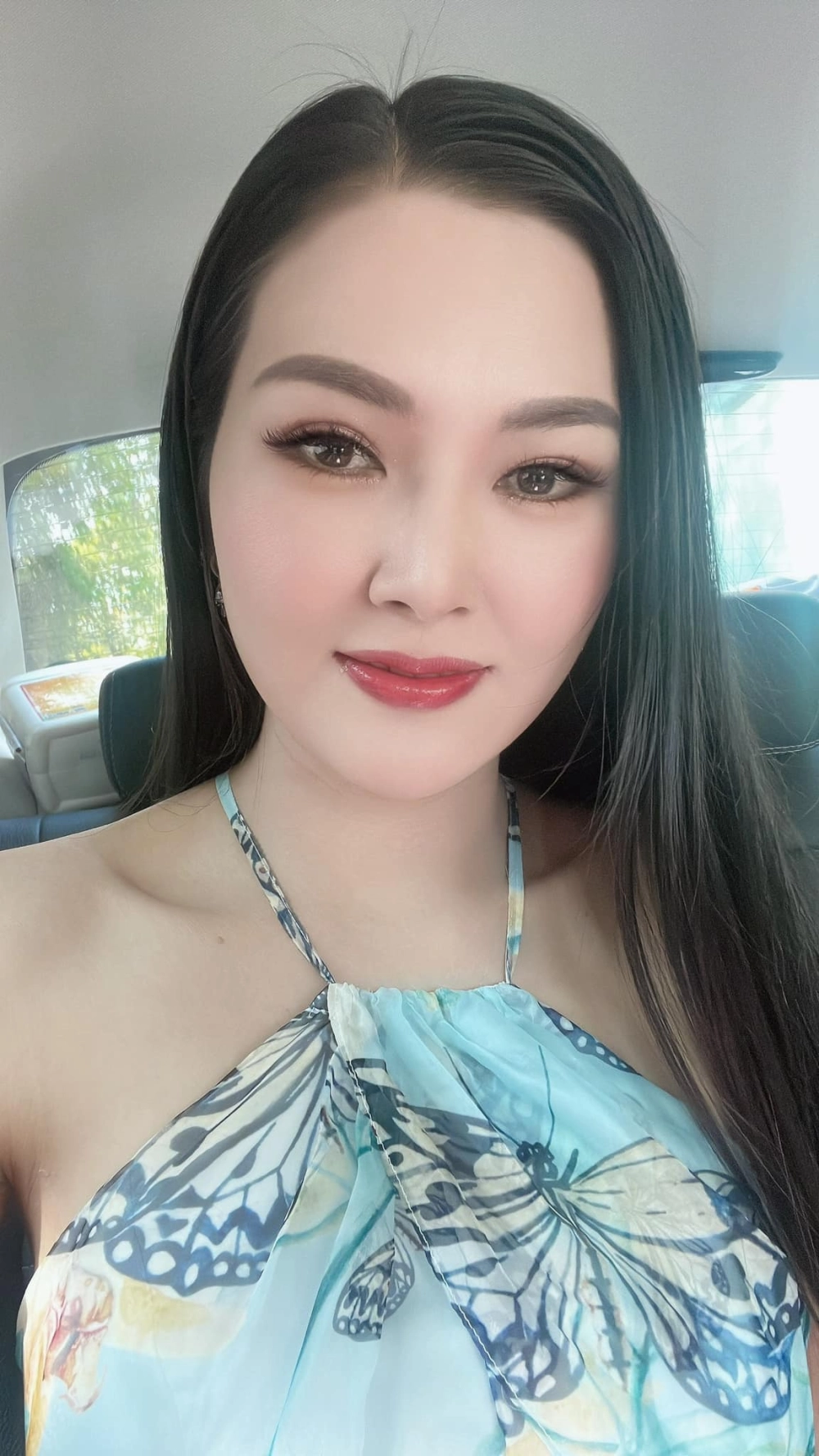 Hình ảnh cuốn hút của Hoa Hậu Kim Thoa