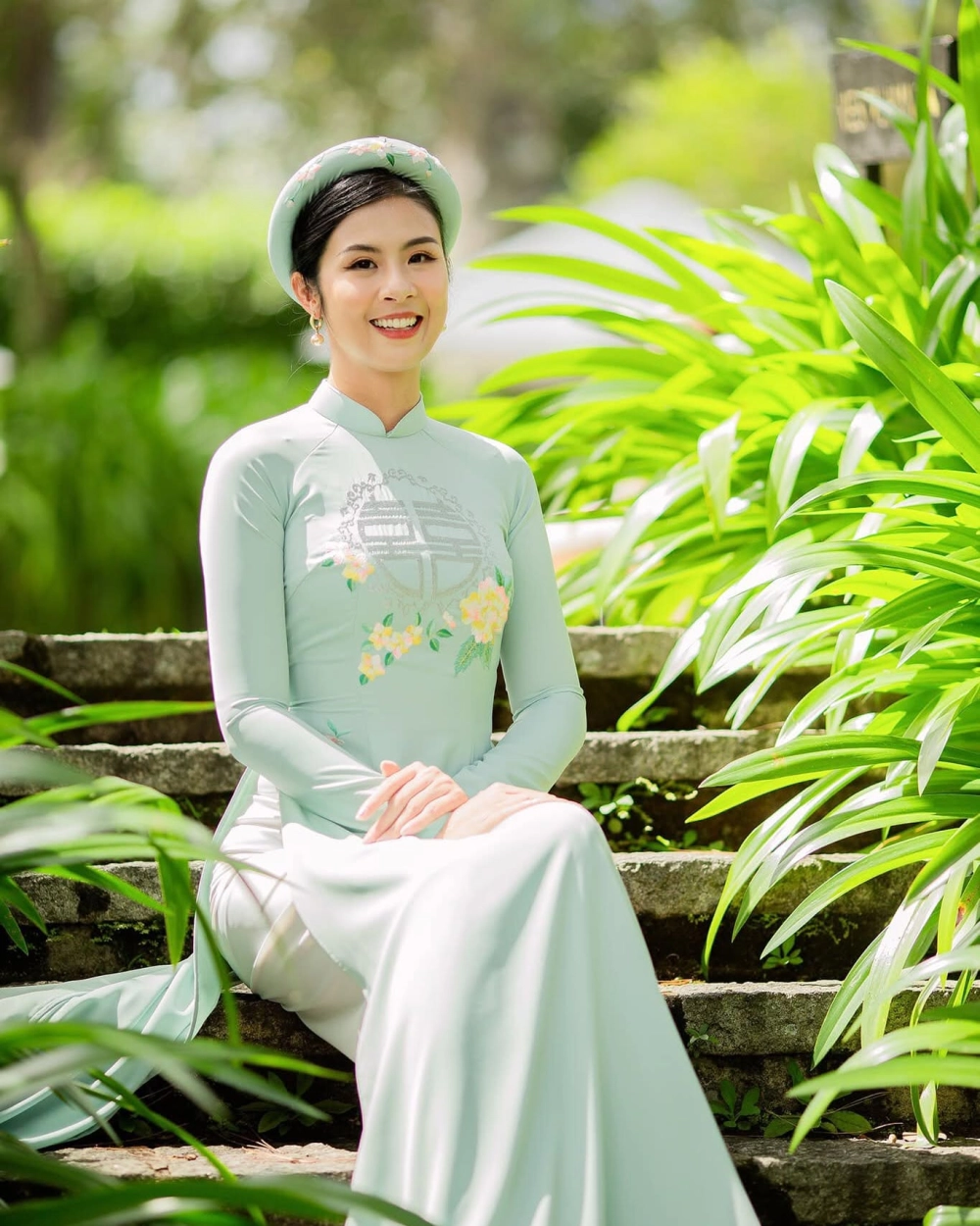 Vẻ đẹp nền nã của Ngọc Hân Áo Dài