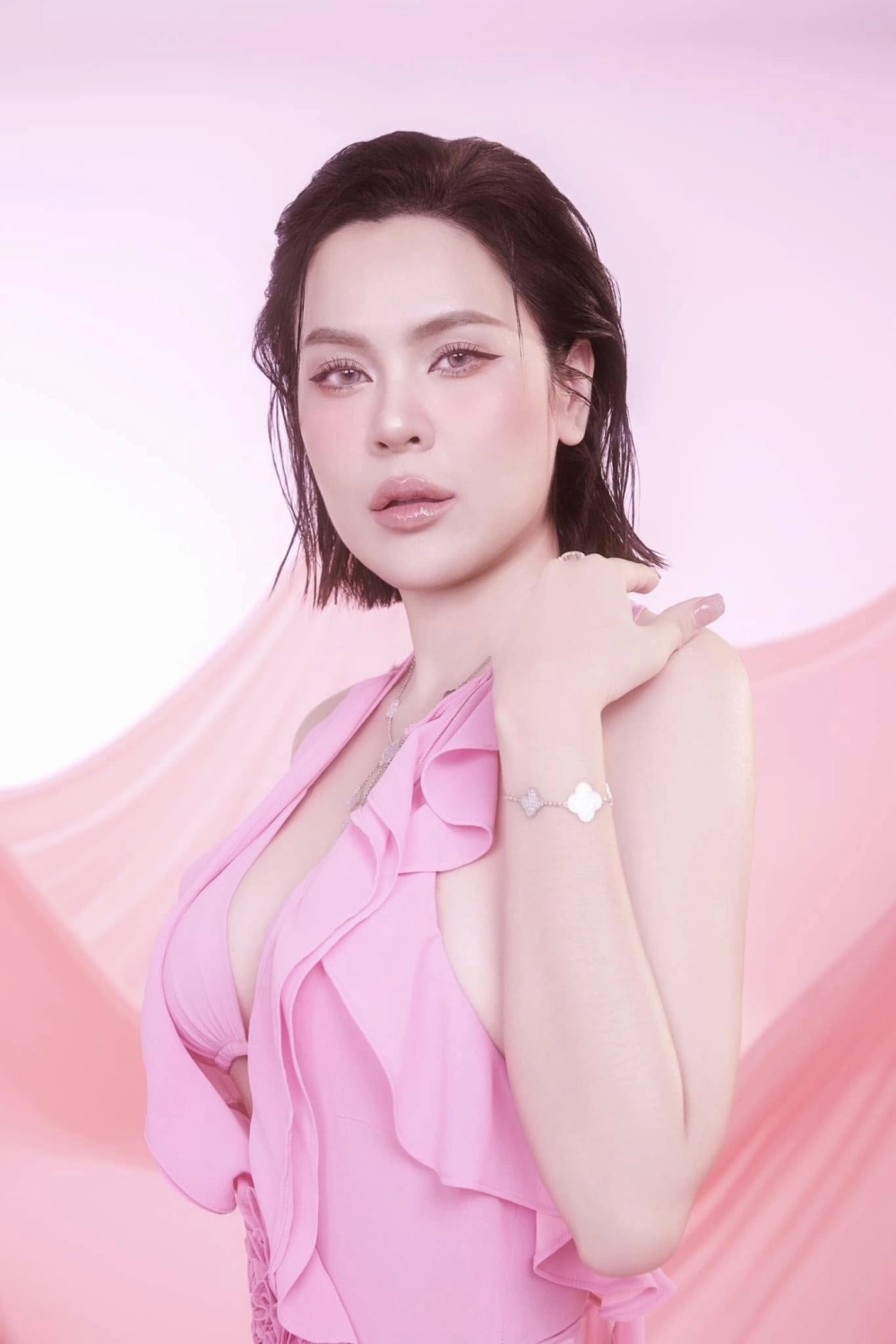 Vụ lùm xùm Hoa hậu Phương Lê chế Quốc Ca