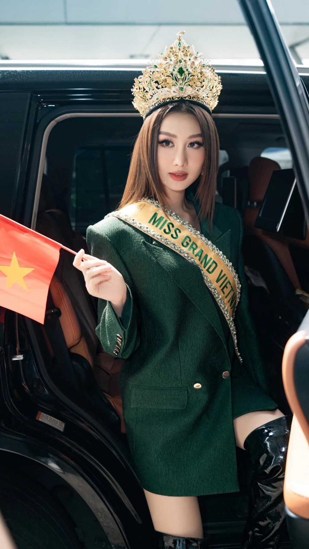Nhan sắc rạng rỡ của Hoa Hậu Quế Anh trong khoảnh khắc ấn tượng