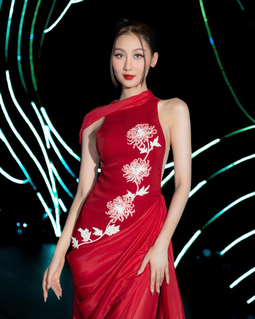 Khả năng ngoại ngữ ấn tượng của Hoa Hậu Quế Anh Nói Tiếng Anh