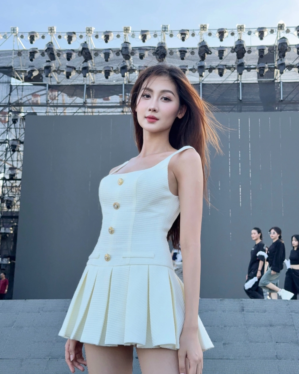 Nghi vấn về Hoa Hậu Quế Anh Phẫu Thuật Thẩm Mỹ