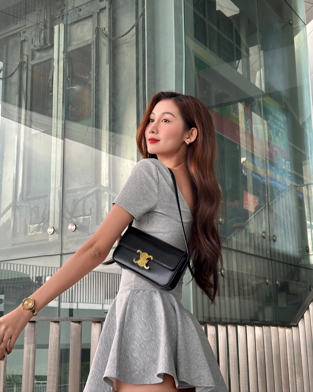 Vẻ đẹp thuần khiết của Hoa Quế Anh trong bộ ảnh mới