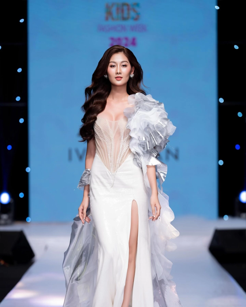 Bộ ảnh lung linh của Hình Ảnh Hoa Hậu Quế Anh
