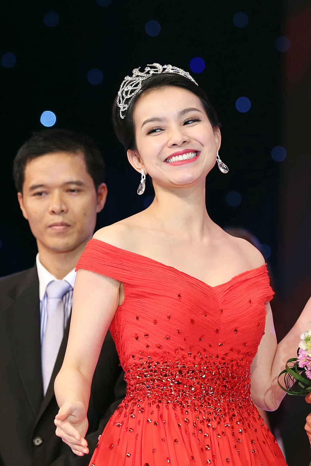 Khoảnh khắc đăng quang rạng rỡ của Hoa Hậu Hoàn Vũ Thùy Lâm