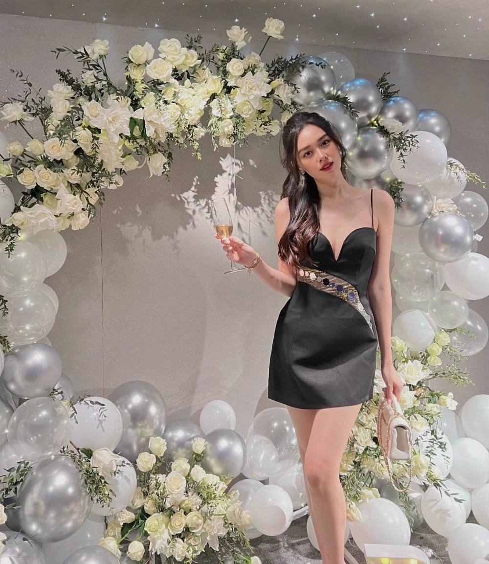 Hoa Hậu Nguyễn Tường San Là Ai cô là người đẹp nổi bật với vẻ đẹp hiện đại