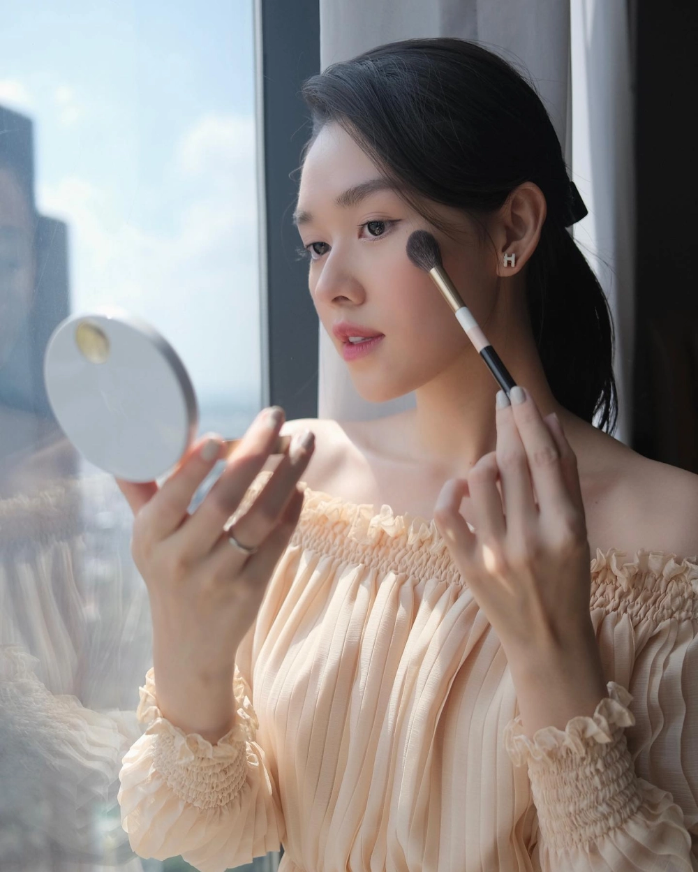 Tường San Hoa Hậu Chuyển Giới Sinh Năm Bao Nhiêu sinh năm 2000 với vẻ đẹp cuốn hút