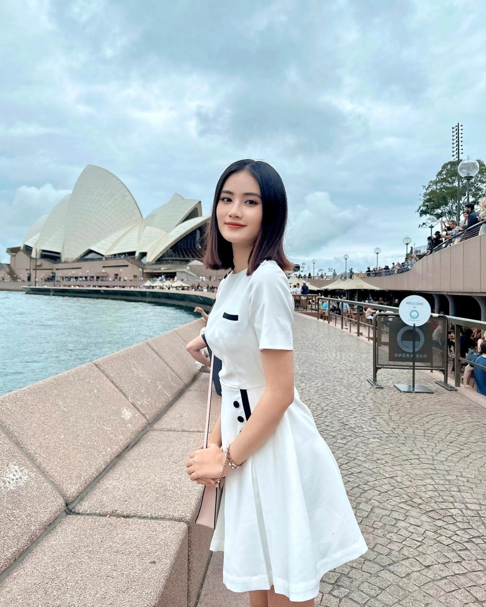 Thông tin về việc Hoa Hậu Ý Nhi về nước