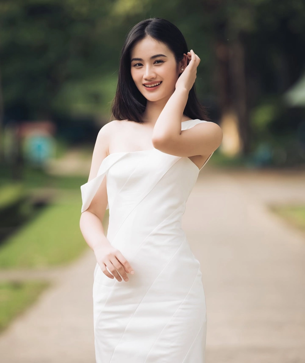 Thông tin về Hoa Hậu Ý Nhi bao nhiêu tuổi
