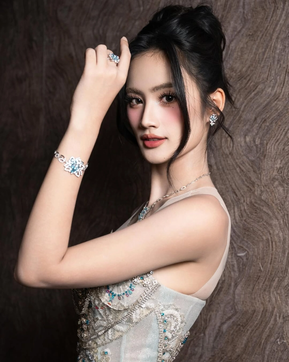 Những phát ngôn của Hoa Hậu Ý Nhi gây chú ý