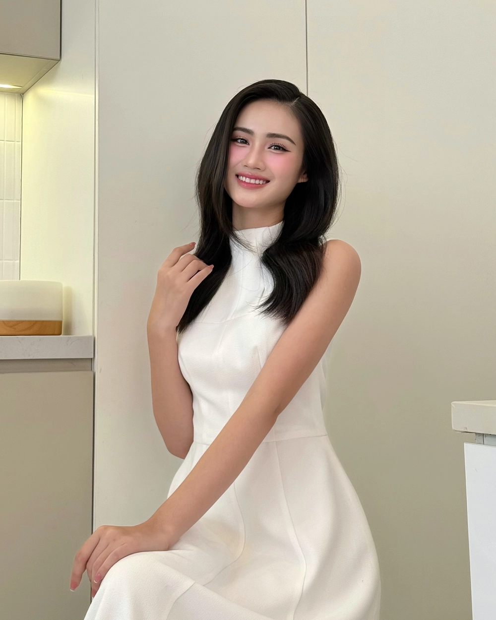 Thực hư chuyện Hoa Hậu Ý Nhi phẫu thuật thẩm mỹ