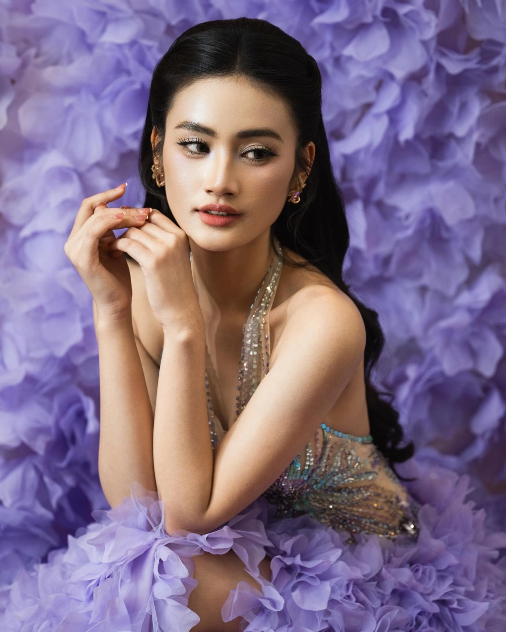 Những câu trả lời của Hoa Hậu Ý Nhi gây chú ý