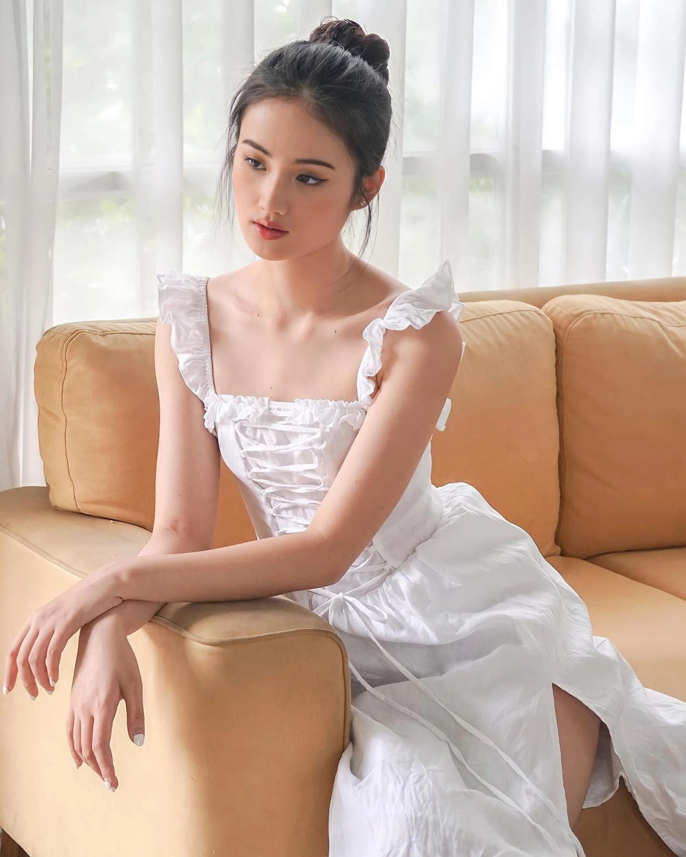 Tiểu sử và sự nghiệp của Hoa Hậu Ý Nhi là ai