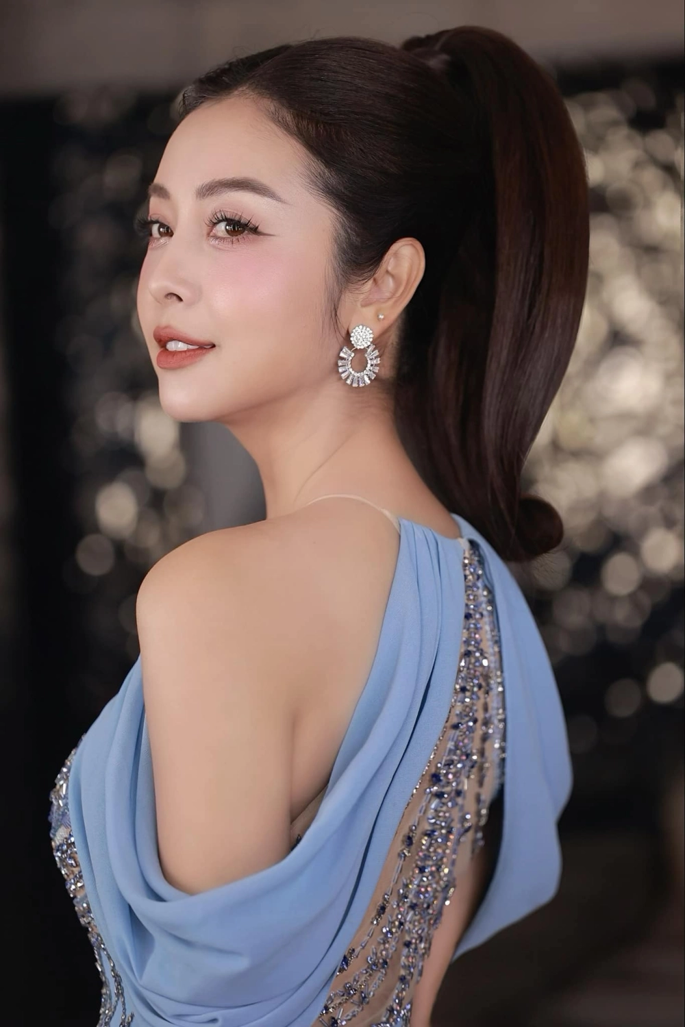 Tỷ lệ cơ thể hoàn hảo của Jennifer Phạm Chiều Cao