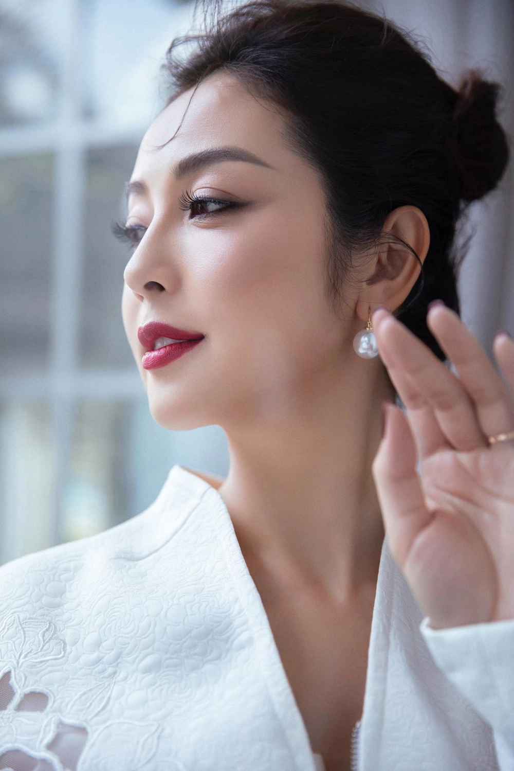 Phong cách thanh lịch và sang trọng của Thời Trang Jennifer Phạm