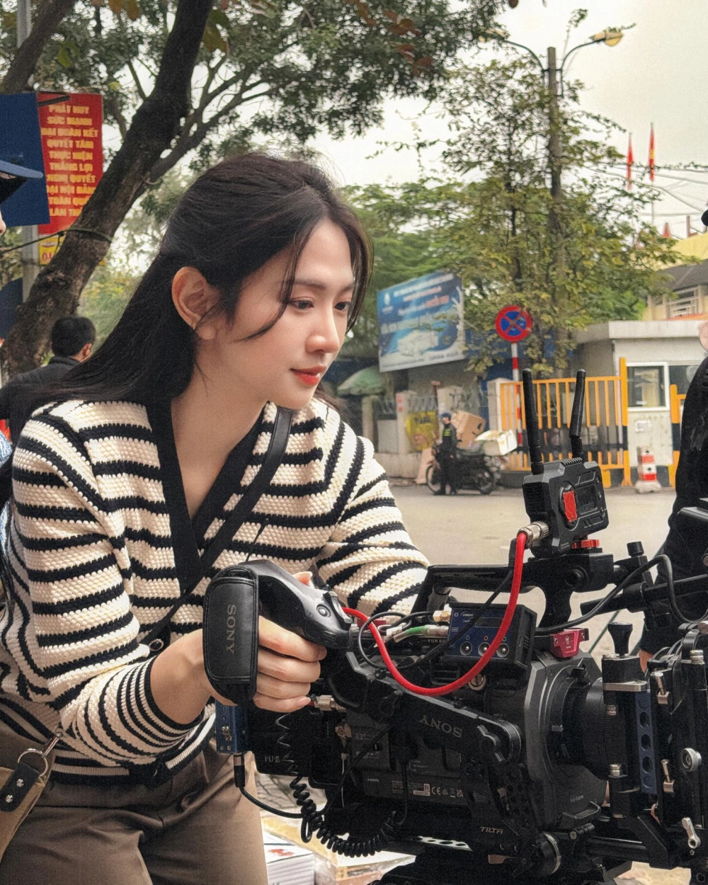 Giải đáp Lê Bống Làm Nghề Gì và sự nghiệp đa tài của cô