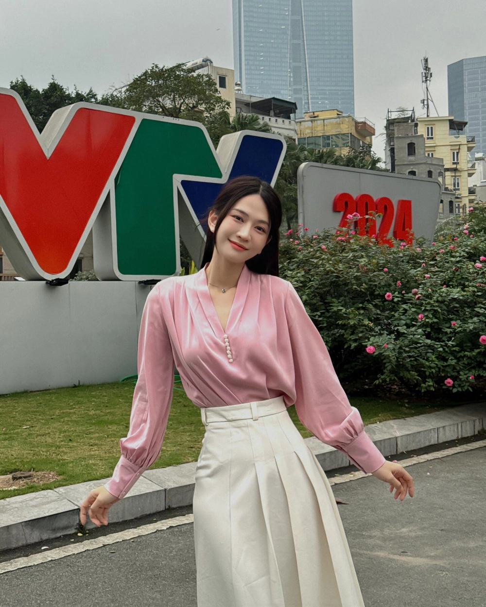 Phong cách Lê Bống Mặc Quần Bó Sát khoe đường cong quyến rũ