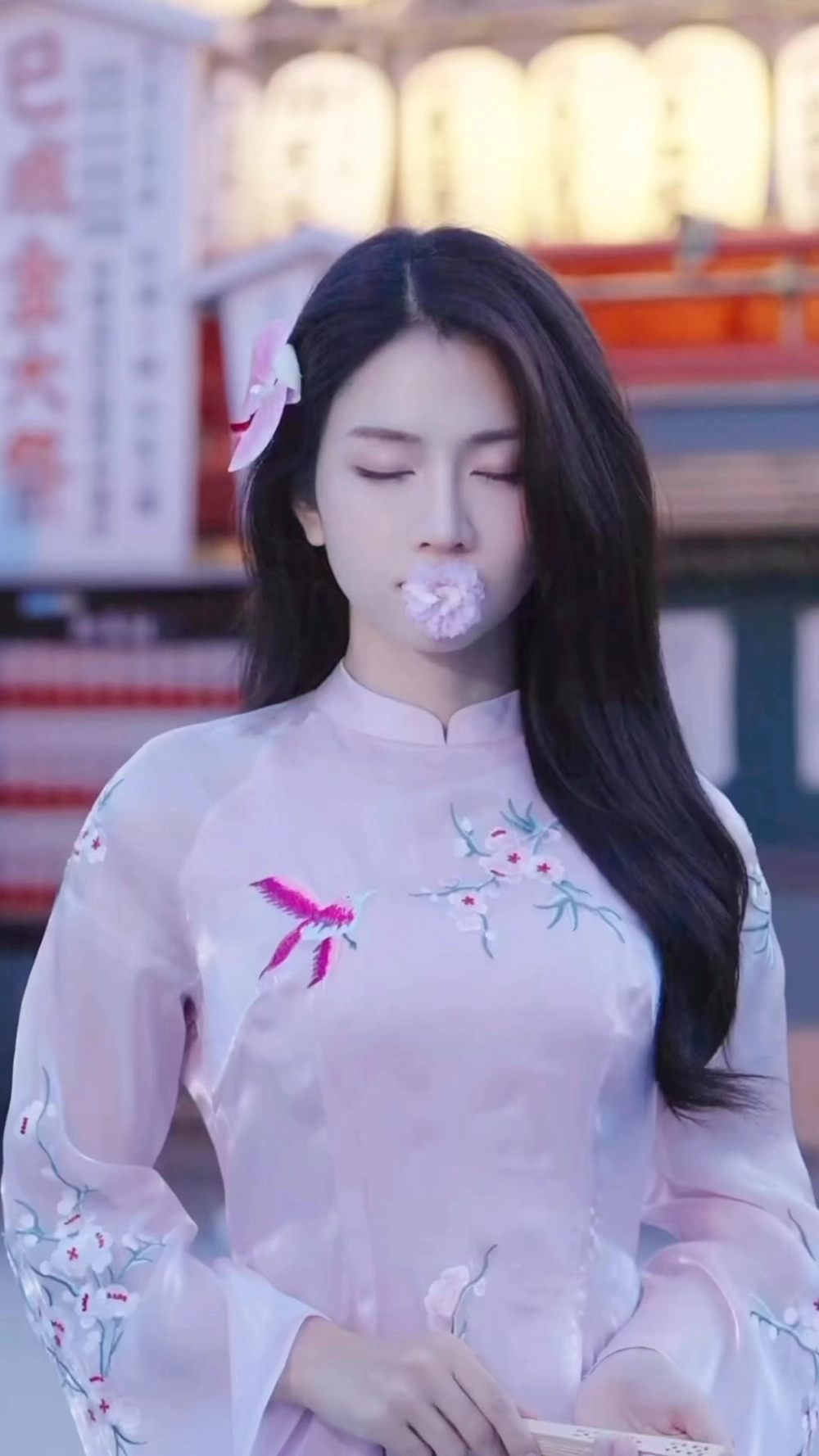 Hình ảnh so sánh Lê Bống Trước Khi Giảm Cân khiến fan bất ngờ