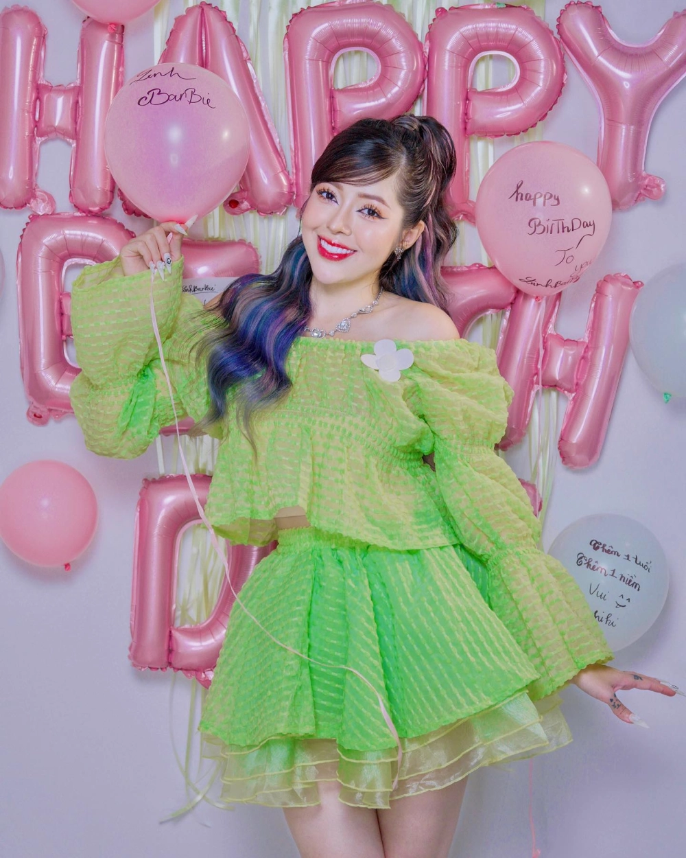 Danh tính Người Yêu Của Linh Barbie Là Ai được fan tìm kiếm