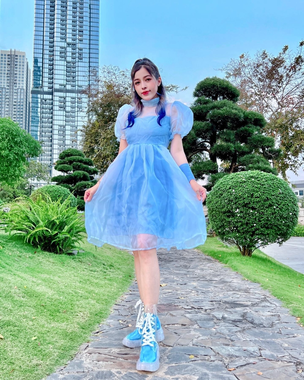 Hình ảnh mới nhất của Linh Barbie thu hút sự chú ý của fan