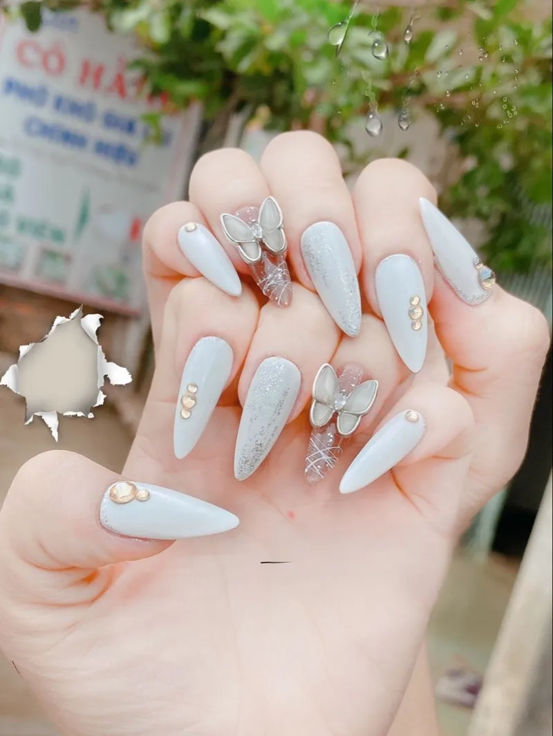 Nail móng nhọn màu trắng hot trend nàng không thể bỏ qua