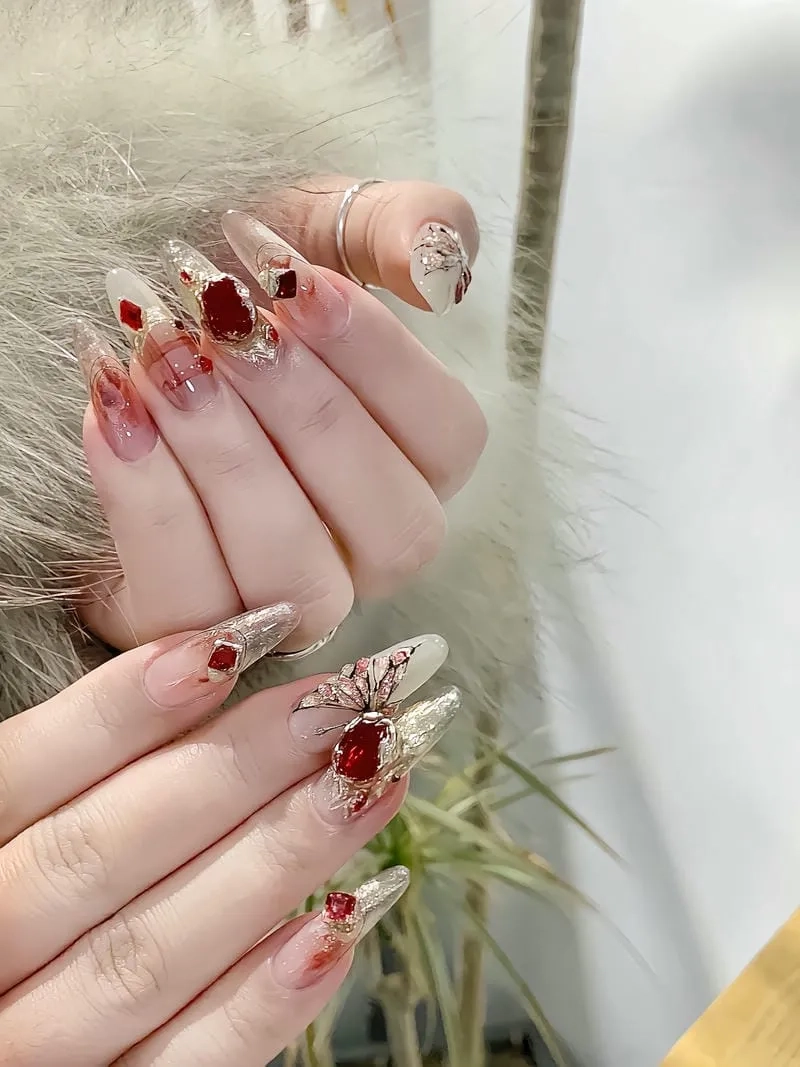 Form móng tròn nhọn thanh lịch, phù hợp với mọi outfit