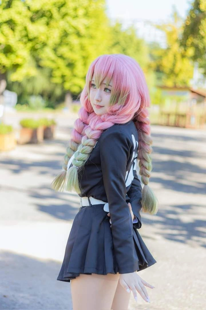 Cosplay Mitsuri hóa thân luyến trụ xinh đẹp