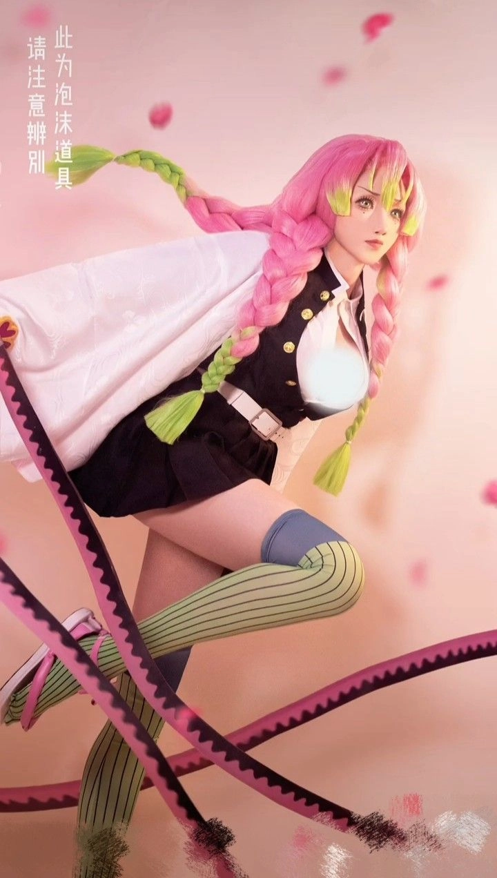 Cosplay Demon Slayer Mitsuri hóa thân chuẩn nguyên tác