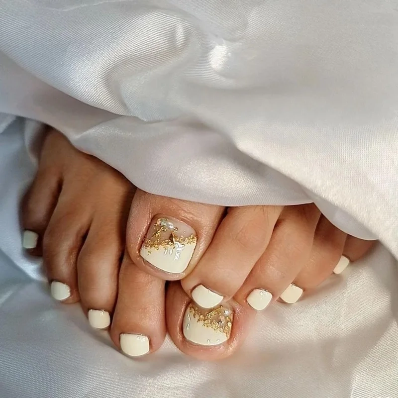 Mẫu móng chân gắn đá đẹp phù hợp với mọi dịp đặc biệt