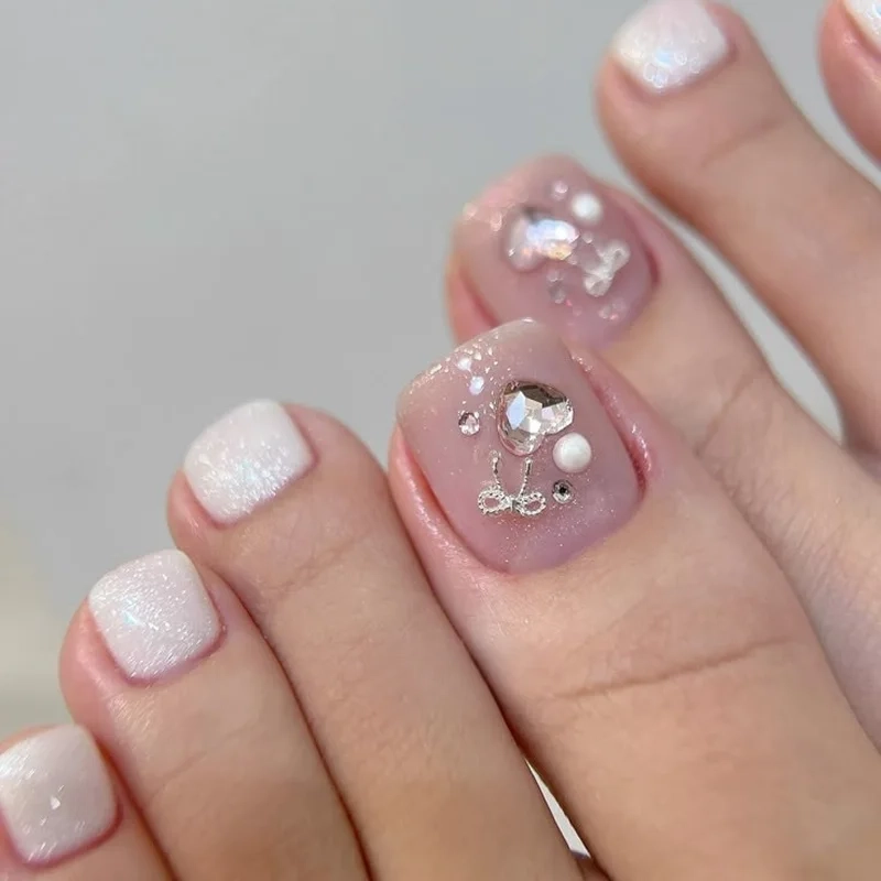 Móng chân màu hồng giúp nàng có đôi chân ngọt ngào hơn
