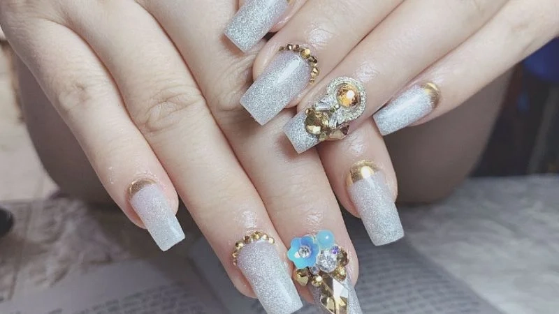Nail mắt mèo kim cương trắng nhẹ nhàng nhưng vẫn giữ được nét quyến rũ