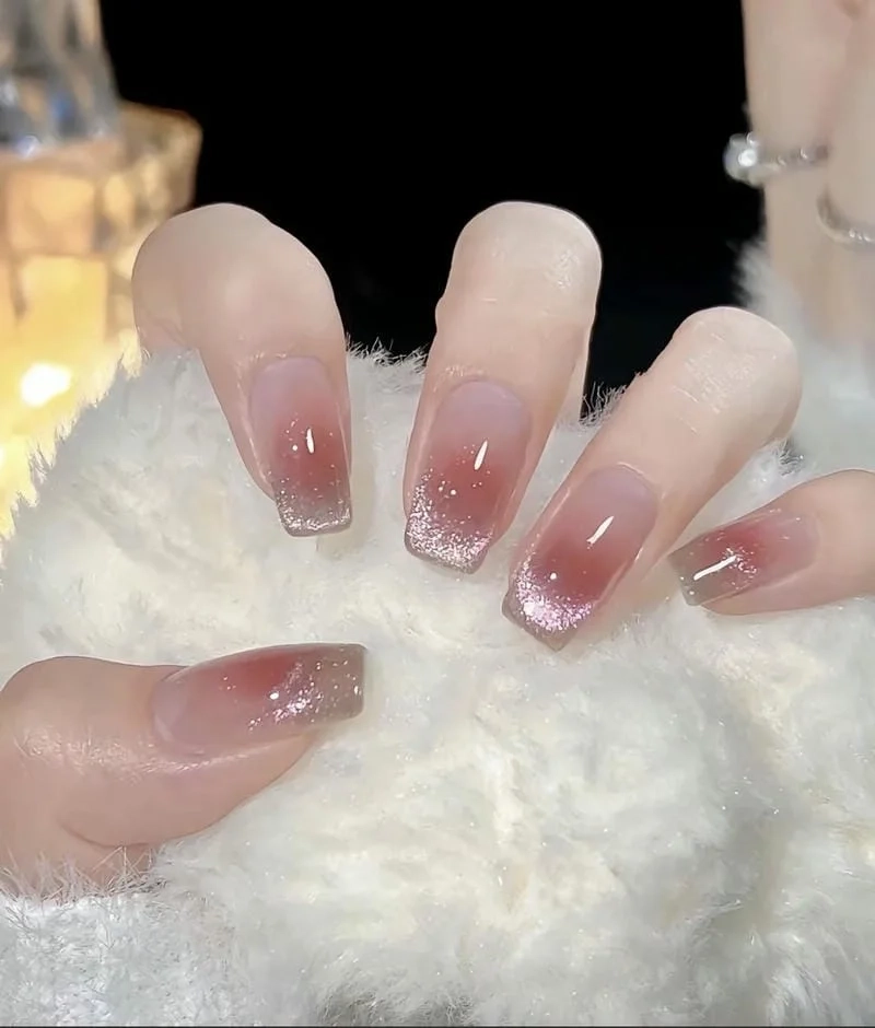 Nail mắt mèo hồng nữ tính giúp nàng thêm phần ngọt ngào
